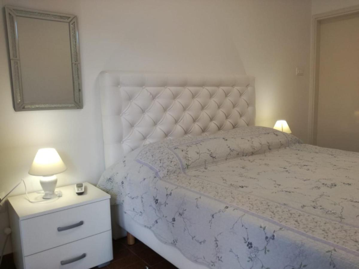 Apartmani Mladina Jelsa  Luaran gambar